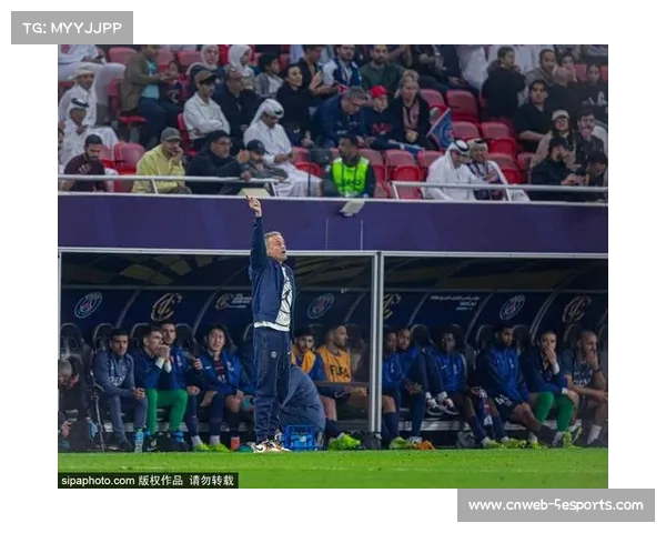 点球大战门将两度扑救，马里球员跪地喜极而泣